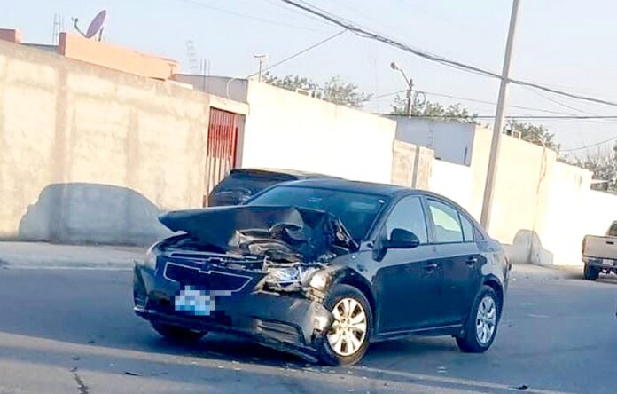 Chocan y dejan cuantiosos daños en colonia Puerta Grande
