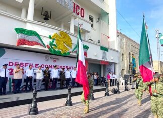 Desfilan Militares y ciudadanos los ovacionan con aplausos y vivas