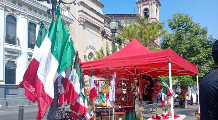 Comerciantes de artículos patrios confían en tener buenas ventas