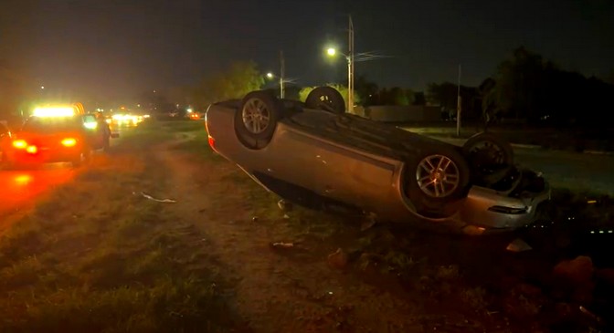Accidente deja cuantiosos daños cercas del Viaducto (3)