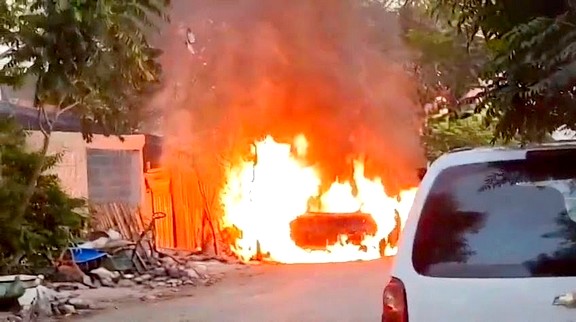 Bomberos acuden a sofocar incendio en apartado sector de la ciudad