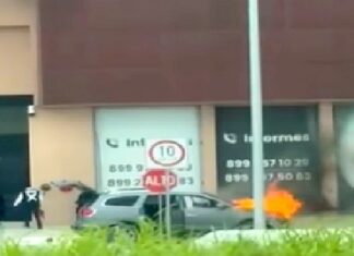Se quema unidad y deja cuantiosos daños materiales
