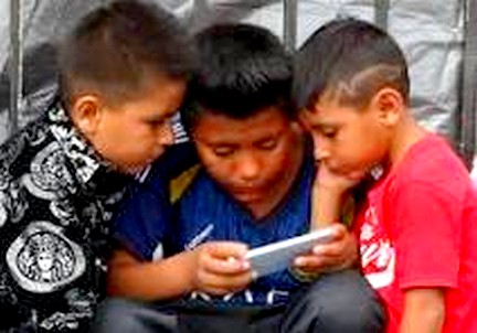 Uso de celulares afecta el rendimiento escolar de los niños; lo usan hasta 10 horas diarias